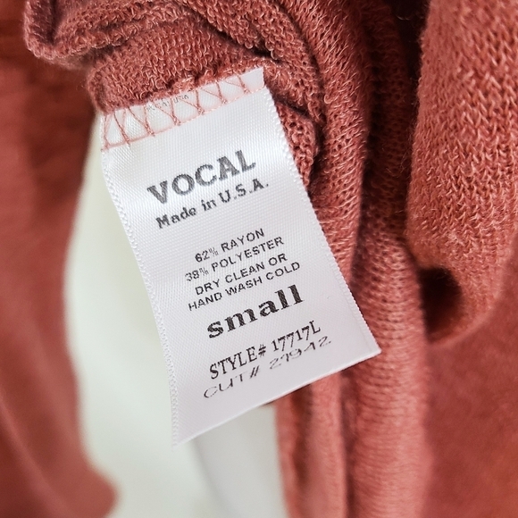 Vocal rust wrap top with crochet lace details NEW - Picture 7 of 7